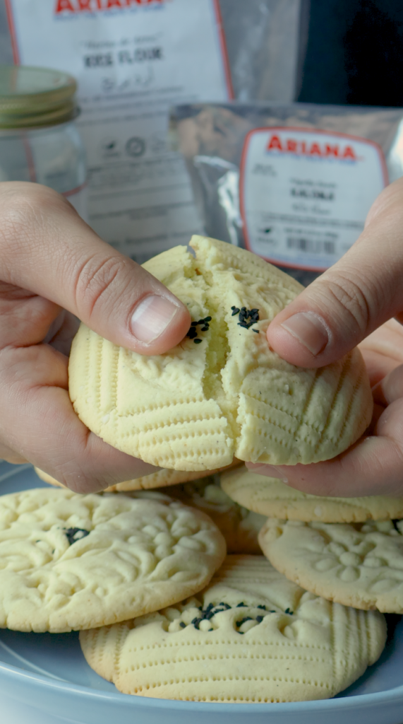 ulche Birinji, an Afghan rice cookie that is both delicious and a work of art! 